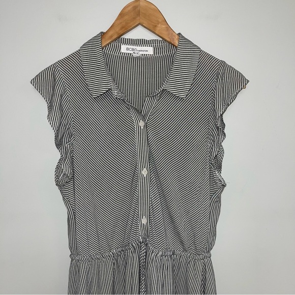 BCBGeneration Shirt Dress Size Medium White Grey Striped Flutter Sleeves Flowy - Picture 3 of 11